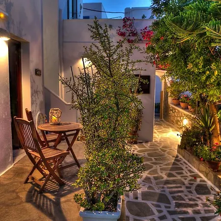 安娜膳食公寓旅馆 纳乌萨