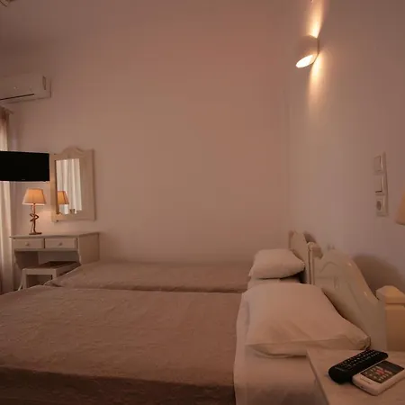 Anna 3* Naousa (Paros)